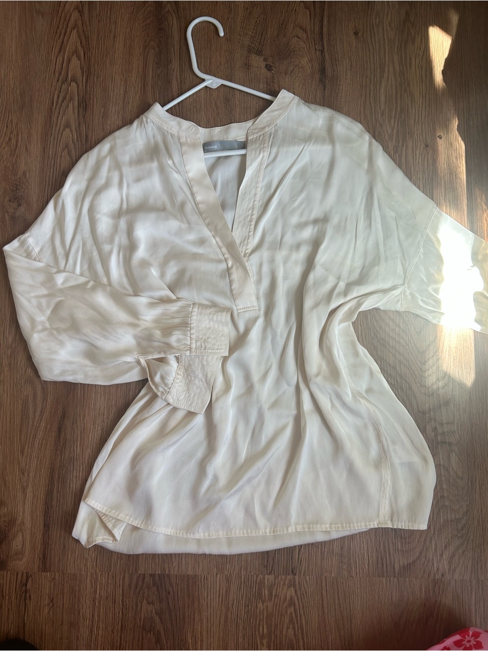 Vince Silk V-Neck long Sleeve Ivory Cream Tunic Blouse Size Small
